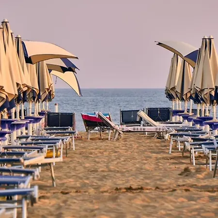 Sea Breeze Just 200 Mt From The Sea Bibione